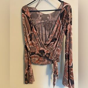 Free People Women’s Wrap Blouse gray taupe blue pattern poet sleeve Size M
